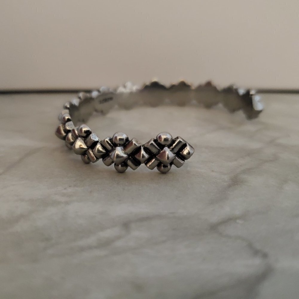 💖 J.Crew Antiqued Distressed Silver Bangle Bracelet 💖 - Picture 4 of 9